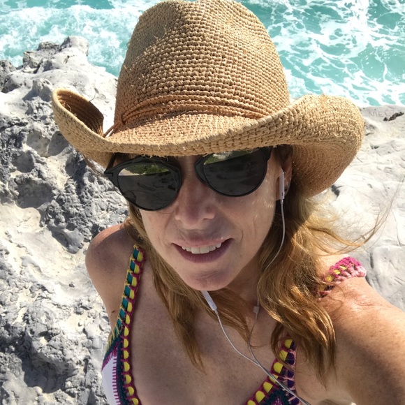 Meet your Posher, Charlene - Picture 1 of 1